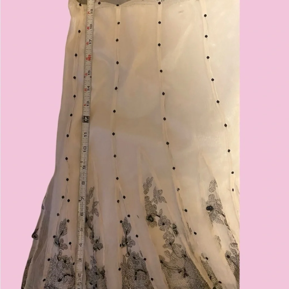 Forever 21 Cream and Black Floral A-Line Skirt - Picture 3 of 9